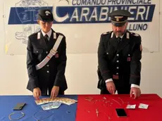 Finti carabinieri truffano due anziane nel Bellunese: arrestato un uomo, recuperati soldi e gioielli
