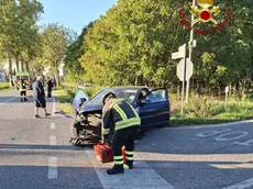 Asolo, auto fuori strada in via Castellana: quattro feriti, nessuno è grave