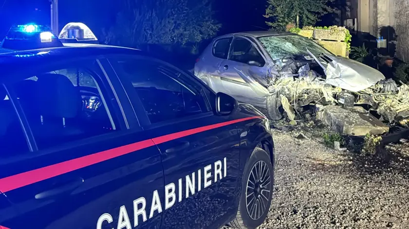 La Peugeot distrutta dopo l'incidente