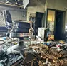 Il salone di parrucchiere completamente distrutto dalle fiamme (foto Macca)
