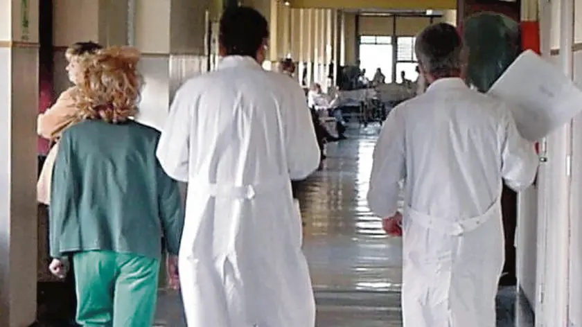 Medici in ospedale: il conto dei gettonisti è salatissimo per le casse della sanità pubblica
