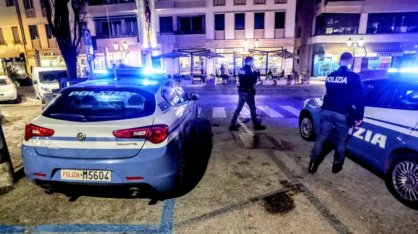 Volanti della polizia di Stato in servizio in centro a Treviso