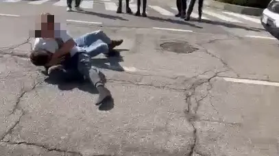La rissa è stata ripresa da altri studenti