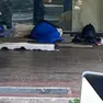 I clochard fuori dall'ospedale di Conegliano