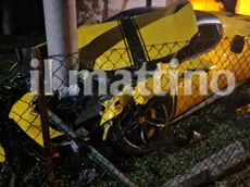 La Ferrari distrutta nel giardino