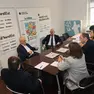 Il forum in redazione alla Tribuna di Treviso sul referendum di Borghi del Grappa. Presenti i sindaci di Cavaso del Tomba Gino Rugolo e di Castelcucco Paolo Mares, il caporedattore Andrea De Polo, il caposervizio Franco Allegranzi e i giornalisti Valentina Calzavara, Mattia Toffoletto e Valentina Voi