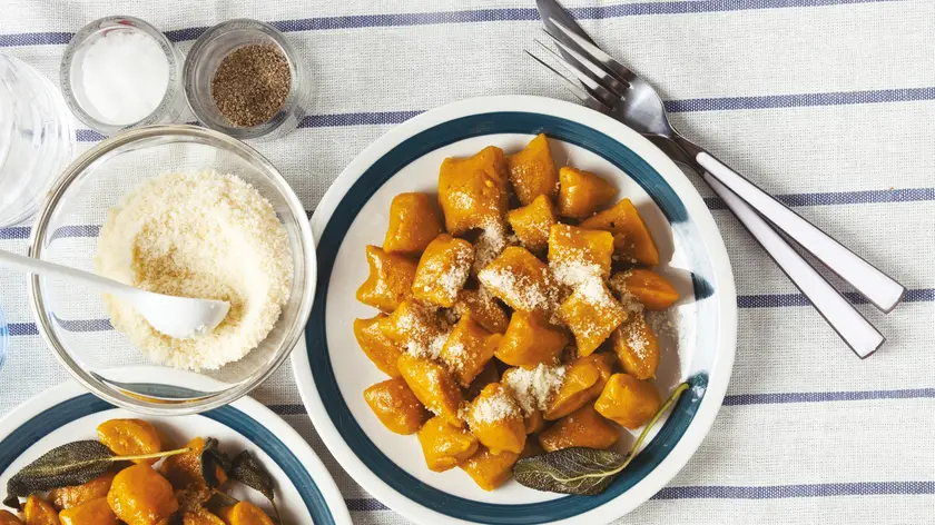 Un piatto di gnocchi con la zucca