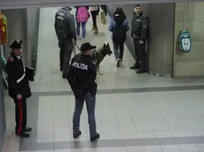Controlli delle forze dell'ordine in stazione a Treviso