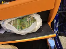 I contanti sequestrati all'interno dell'auto