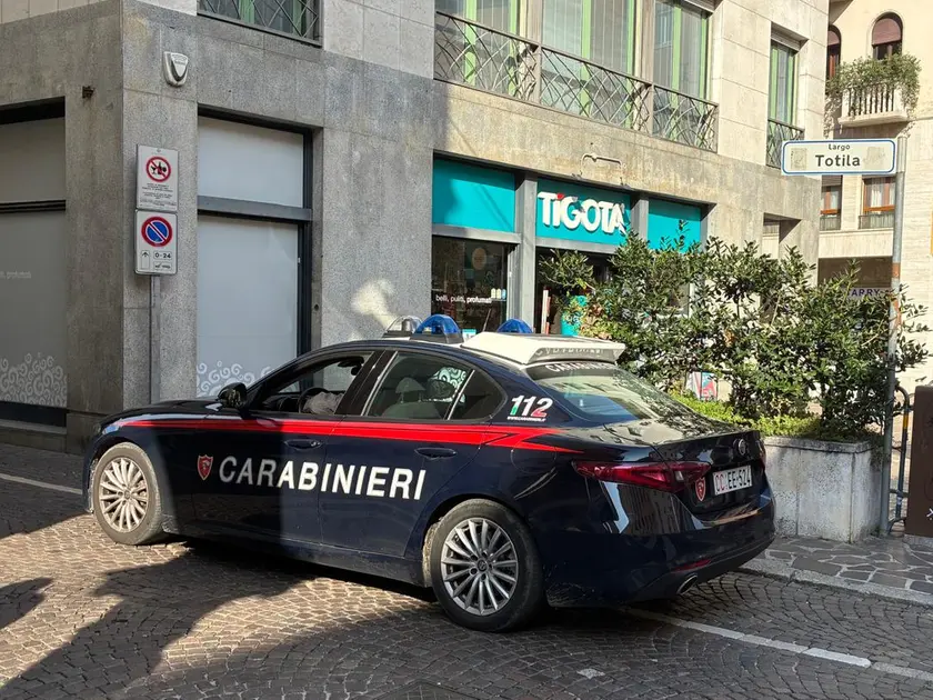 L'intervento dei carabinieri al Tigotà