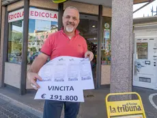 Il titolare dell'edicola David Ronzani