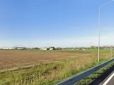 Meolo, l'area su cui dovrebbe sorgere il nuovo insediamento, sullo sfondo c'e' il casello
