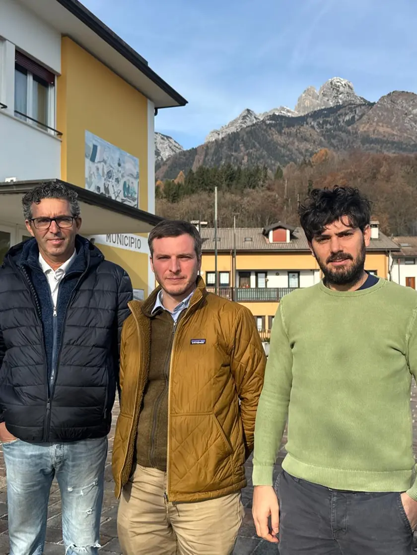 Renato Franceschini, Michele Argenta e Enrico Lanciano, vicesindaco di San Gregorio, referenti della Cer bellunese Monte Pizzocco