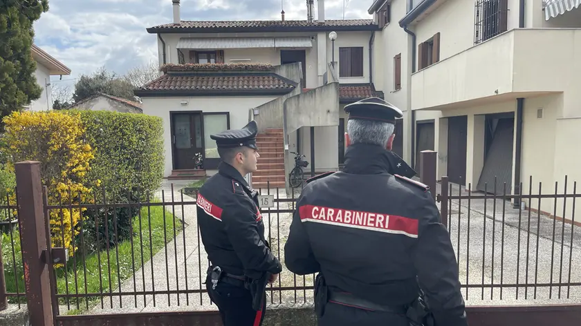 I carabinieri sul luogo del delitto