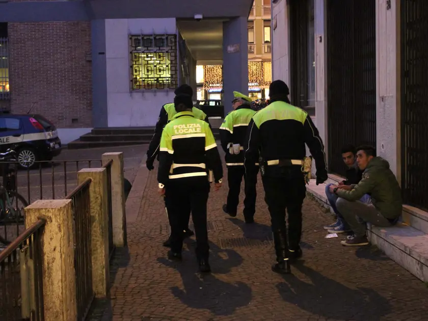 Un controllo della polizia locale in centro a Treviso