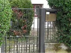 L'ingresso dell'abitazione della pensionata