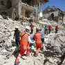 I soccorsi nel centro storico di Norcia distrutto dal terremoto