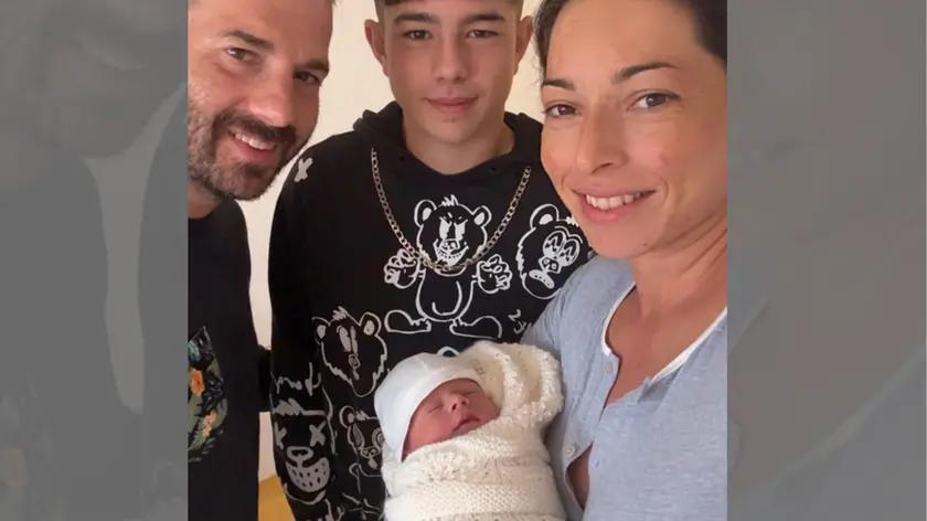 La foto pubblicata sui social da Mara Navarria con la nuova arrivata Beatrice