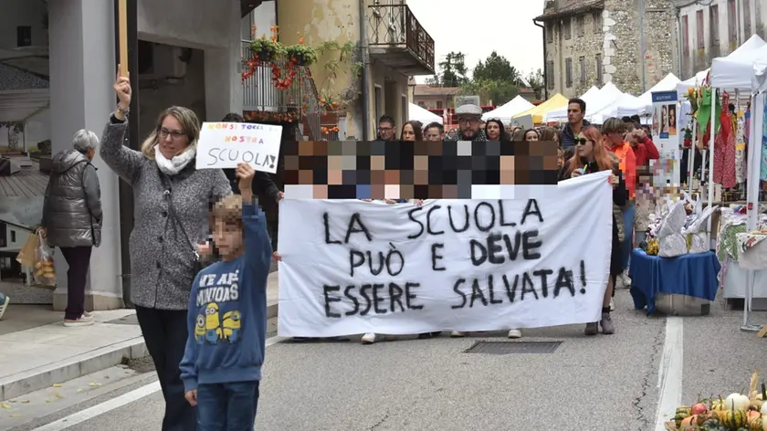 La manifestazione dei genitori (foto Cavicchi/Macca)