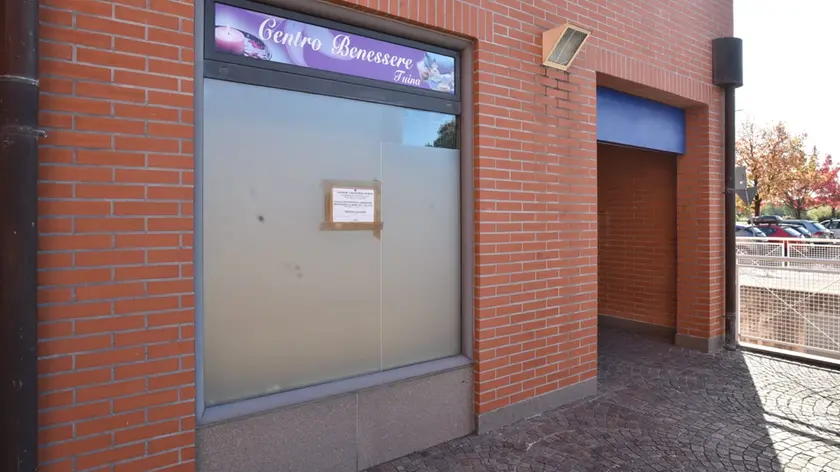 I sigilli sul centro benessere di piazza Europa Unita a Salvarosa