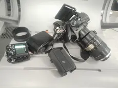 La macchina fotografica distrutta