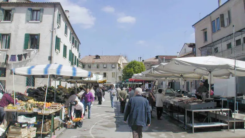 Il mercato di piazzetta San Parisio, com'era un tempo