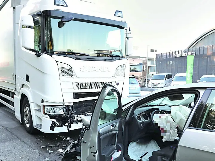 L’incidente mortale sulla Pontebbana ha portato a rallentamenti e code, sul posto i carabinieri Foto Ambrosio/Petrussi