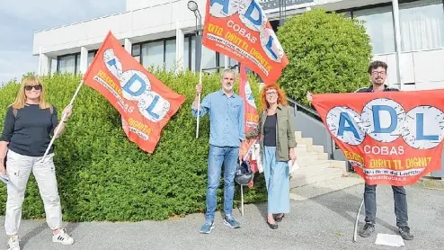 Alcuni dei manifestanti durante il sit-in a San Vendemiano