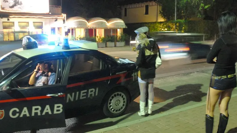 MESTRE 27/09/2006 Via Terraglio Operazione Carabinieri sulla prostituzione (c) Bertolin M. richiesto da MION - MESTRE 27/09/2006 Operazione Carabinieri sulla prostituzione