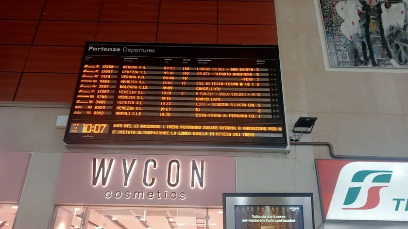 Il tabellone nella stazione di Padova