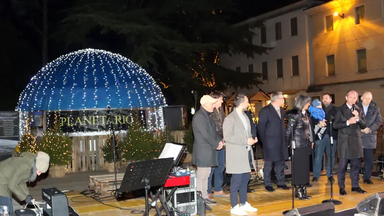 AGOSTINI . AG.FOTOFILM . ODERZO . INAUGURAZIONE PLANETARIO IN PIAZZA GRANDE E AVVIO NATALE
