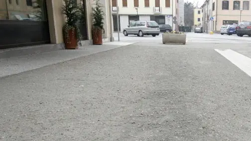 DORO MONTEBELLUNA VIA CAVOUR ASFALTO SBRICIOLATO vedelago conte montebelluna via cavour