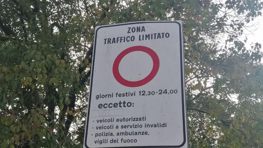 I cartelli segnaletici che indicano la zona Ztl a Castelfranco