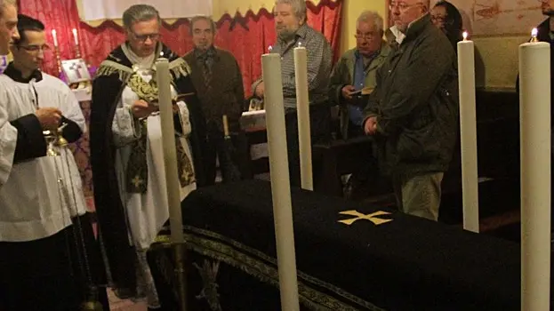 AGOSTINI PAESE DON FLORIANO MESSA PER PRIEBKE