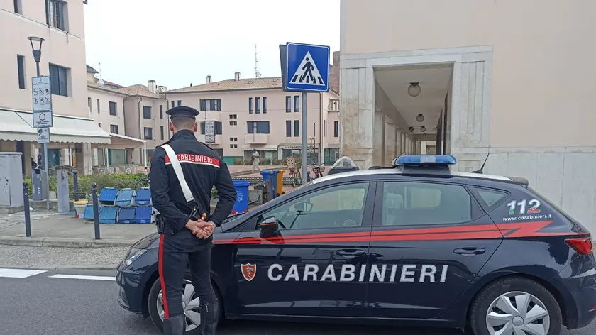 Castelfranco, tre ragazzini danno fuoco ai cassonetti: denunciati