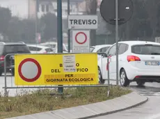 ZAGO AG.FOTOFILM TREVISO BLOCCO DEL TRAFFICO TARGHE ALTERNE-DISPARI, IN FOTO ROTONDA DI SAN GIUSEPPE