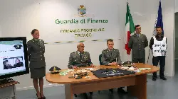 Il materiale sequestrato dalla Guardia di Finanza