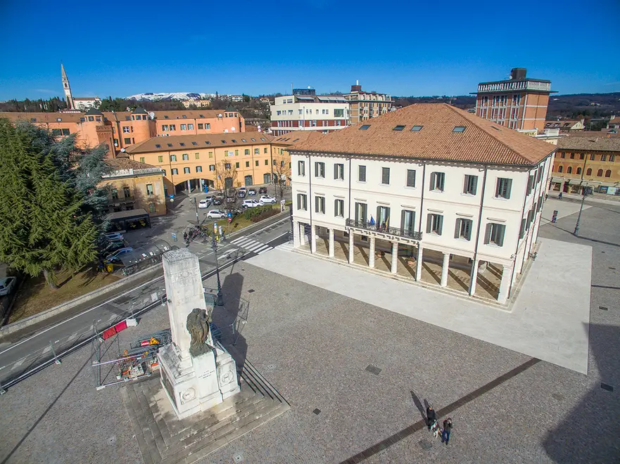 Borghesi Montebelluna riprese con drone sopra la nuova piazza Mazzini