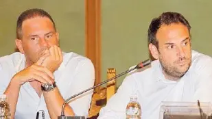 Alessandro Manera e Mario Conte durante un consiglio comunale
