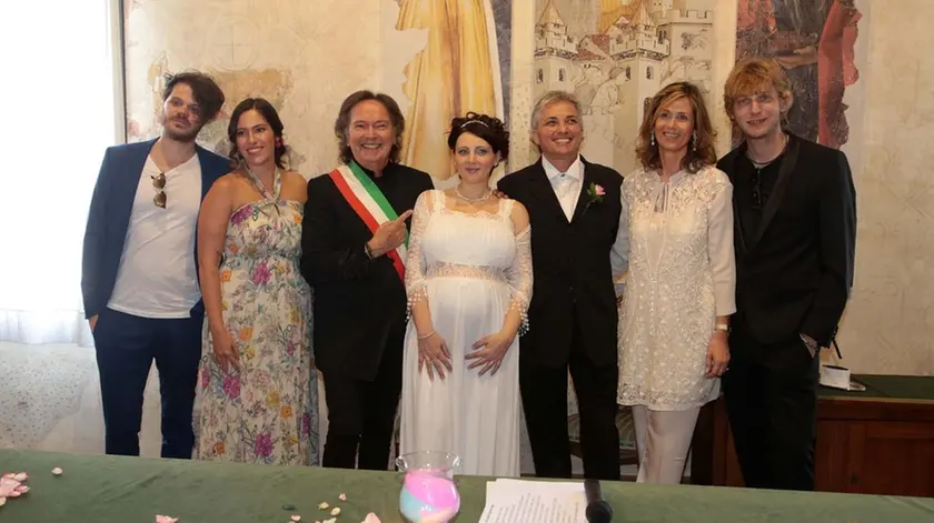 agostini agenzia foto film treviso municipio treviso matrimonio officiato da red canzian