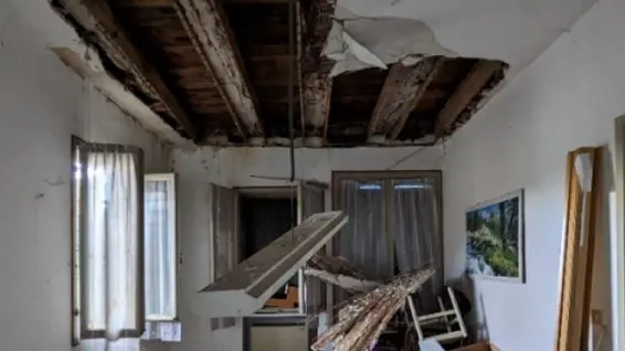 La canonica di Miane cade a pezzi, il parrocco si appella ai fedeli