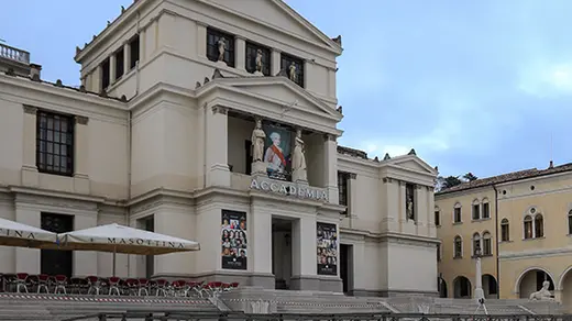 Allegranzi Conegliano piazza Cima inizio lavori per la pista del ghiaccio