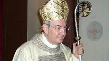 Il vescovo, monsignor Agostino Gardin