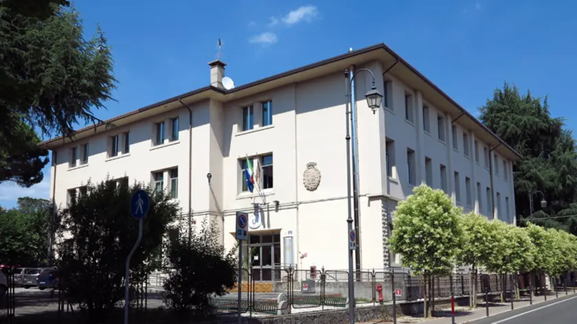 DeMarchi Montebelluna istituto magistrale Veronese palestra tetto in amianto