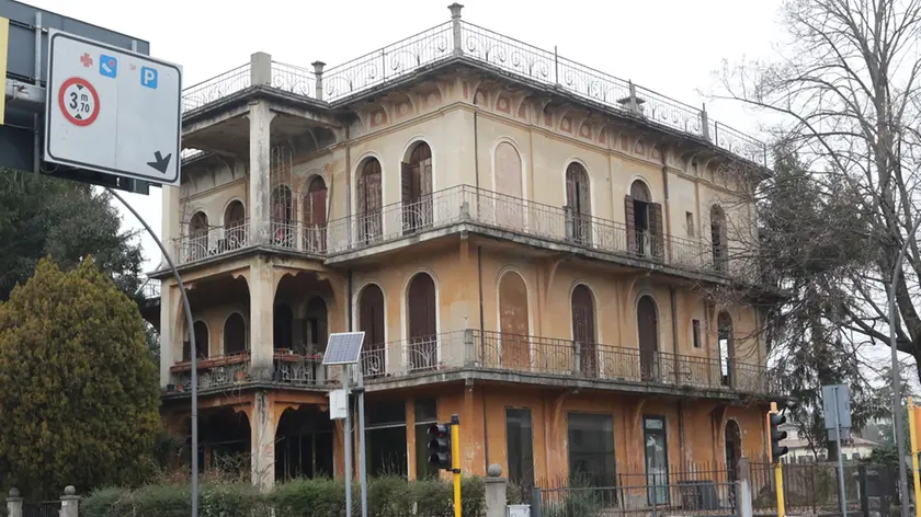 DE WOLANSKI . AG.FOTOFILM . TREVISO . PALAZZO IN V.LE 4 NOVEMBRE