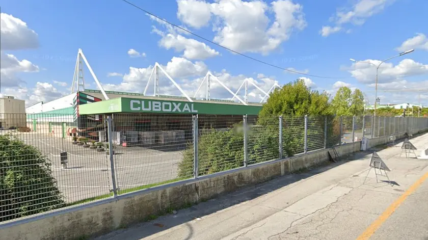 Incidente sul lavoro alla Cuboxal di Silea: operaia si trancia quattro dita