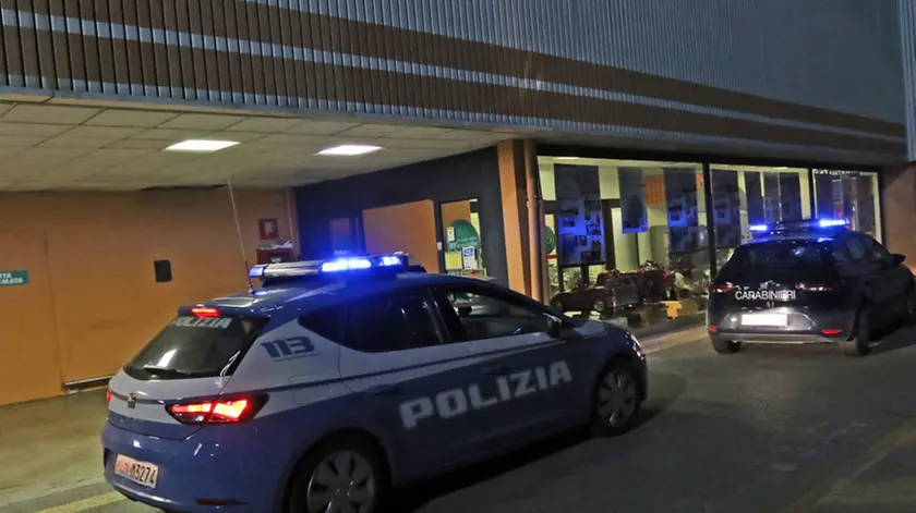 FILIPPI AG.FOTOFILM VILLORBA RAPINA AL SUPERMERCATO FAMILA