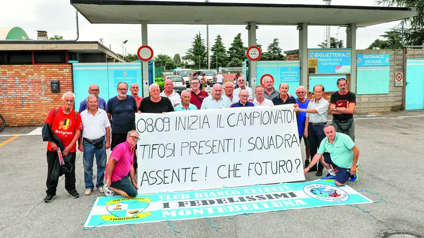 La protesta dei tifosi del Montebelluna rimasti senza squadra