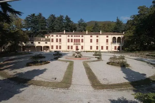 Villa Brandolini a Solighetto nelle cui scuderie c'è il tesoro dimenticato di Toti Dal Monte