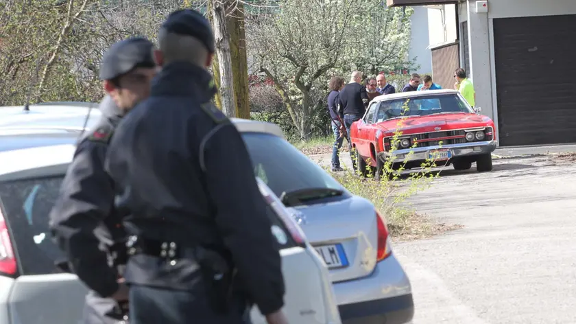 La Guardia di Finanza al deposito di auto di Compiano, all’epoca in cui esplose il caso